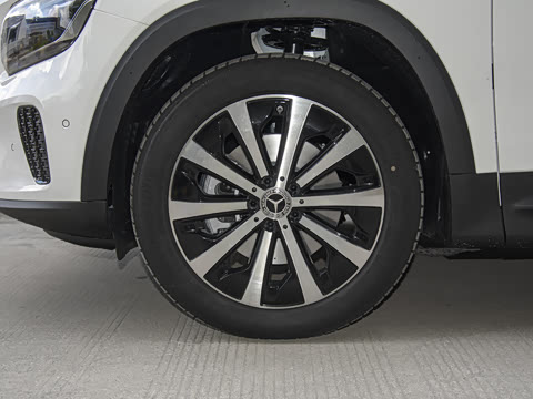 2025�� GLB 220 ʱ����