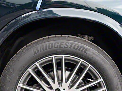 2025�� GLC 300 L 4MATIC ������ 5��