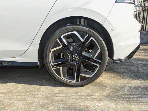 2025�� 300TSI R-Line