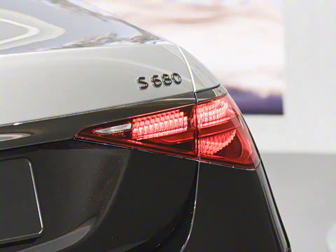 2025�� �Ŀ� S 680 4MATIC ��ҹ��