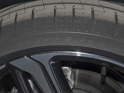 2025�� 200���������� 40 TFSI ����������