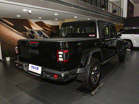 2023�� 3.6L Overland