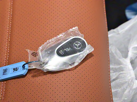 2025�� GLC 260 L 4MATIC ������