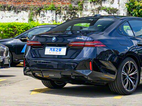 2024�� xDrive M60