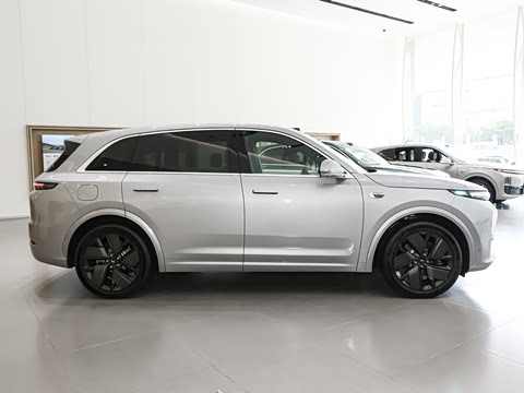 2025�� Ultra ���ܻ��°�