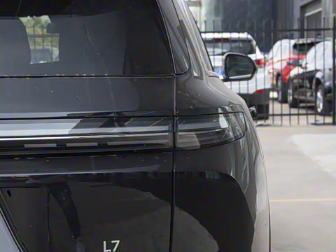 2025�� Ultra ���ܻ��°�