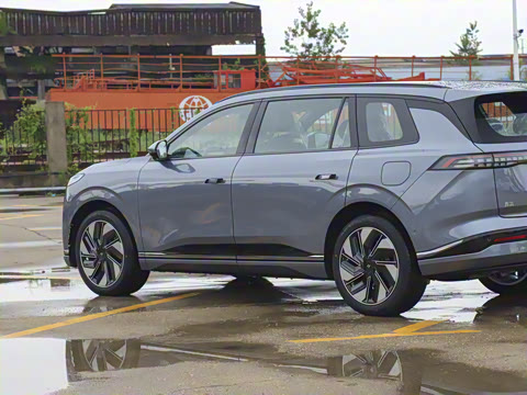 2025�� 210Ultra���Ȱ� 6��