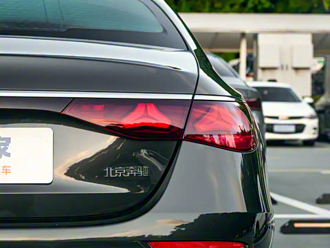 2024�� E 350 e L ���ʽ��϶����γ�