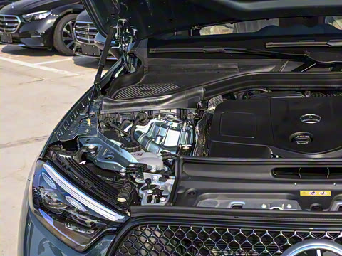 2025�� GLC 300 L 4MATIC ������ 5��