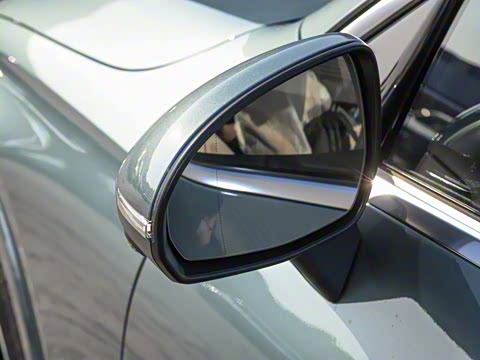 2025�� GLC 300 L 4MATIC ������ 5��