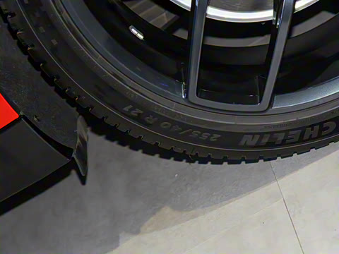 2025�� 703km Ultra�˶���