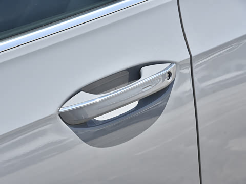 2025�� �Ŀ� 300TSI R-Line