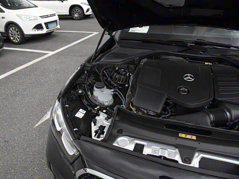 2025�� �Ŀ� E 260 �˶���