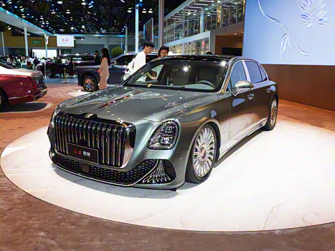 2024�� 4.0T V8��