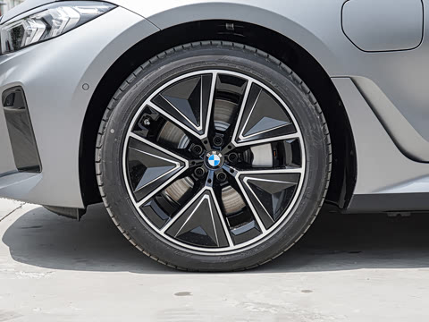 2025�� eDrive 40 L 50����������