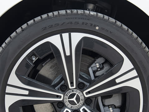 2025�� �Ŀ� C 260 L 4MATIC �˶���