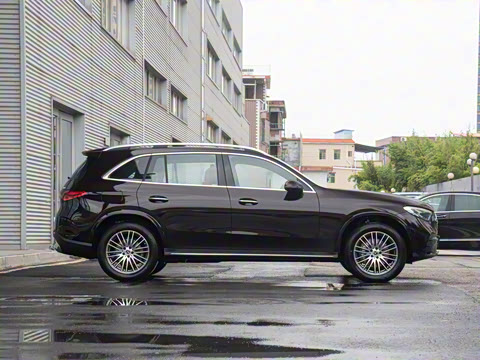 2025�� GLC 300 L 4MATIC ������ 5��