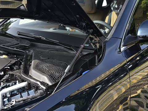 2025�� E 300 L ������