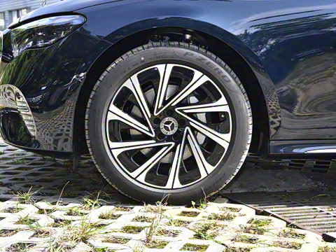 2025�� E 300 L ������