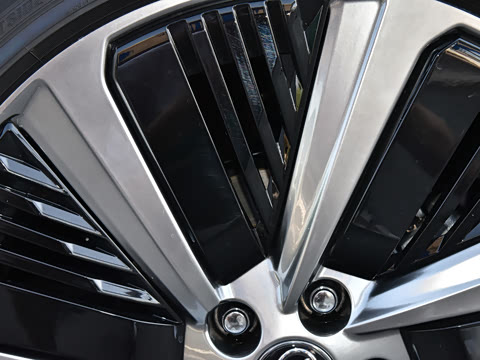 2025�� 550 PRO���а�