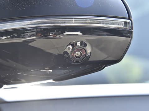 2025�� �Ŀ� E 300 L �����