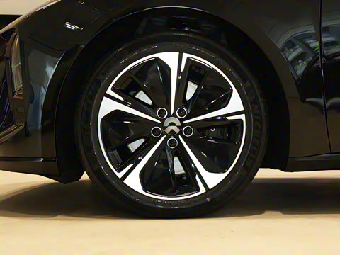 2025�� 75kWh Touring