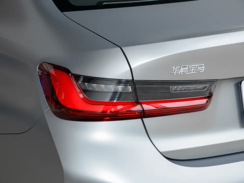 2025�� 330Li 50����������