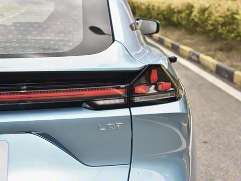 2025�� 300Ultra  �����Ǽ�AD PRO���̰�