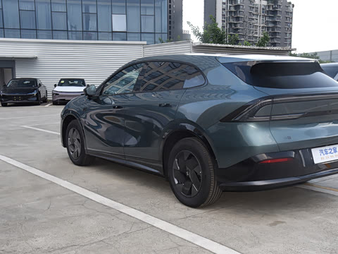 2025�� 702 �������� Max