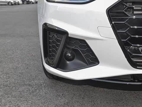 2025�� 200���������� 40 TFSI ����������