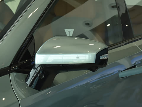 2025�� 300UltraǬ���Ǽ�ADS SE���̰�