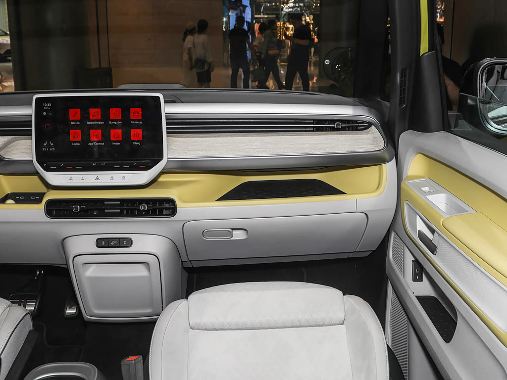 Volkswagen ID.Buzz, Минивэн: фото поколения
