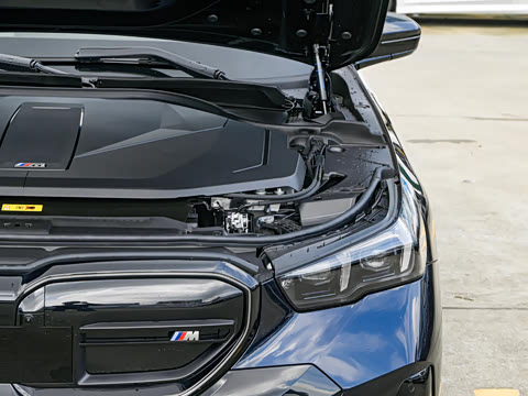 2024�� xDrive M60