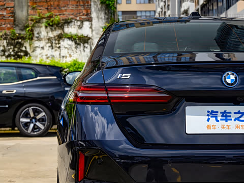 2024�� xDrive M60