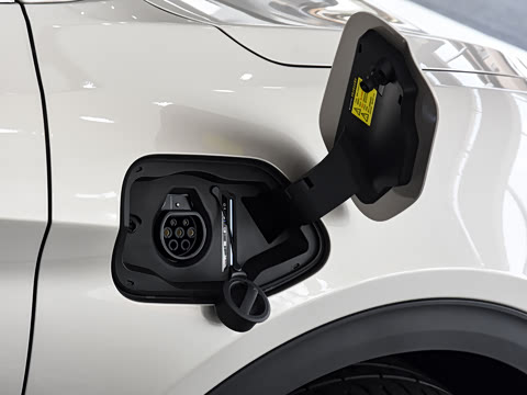 2025�� 688MAX 175kW