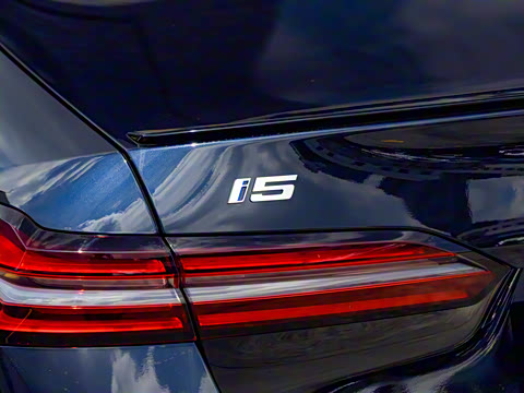 2024�� xDrive M60