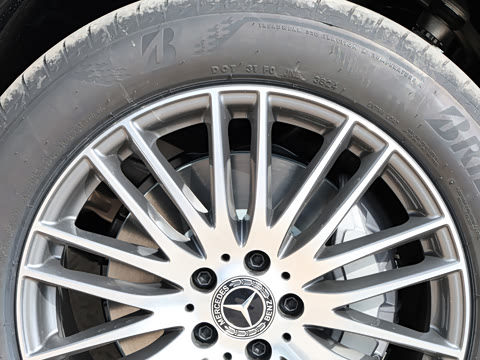 2025�� GLC 300 L 4MATIC ������ 5��