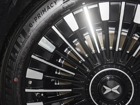 2025�� 650������ Max