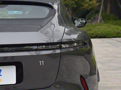 2025�� Ultra ���̰�