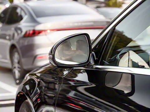 2024�� E 350 e L ���ʽ��϶����γ�