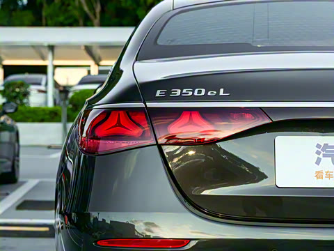 2024�� E 350 e L ���ʽ��϶����γ�