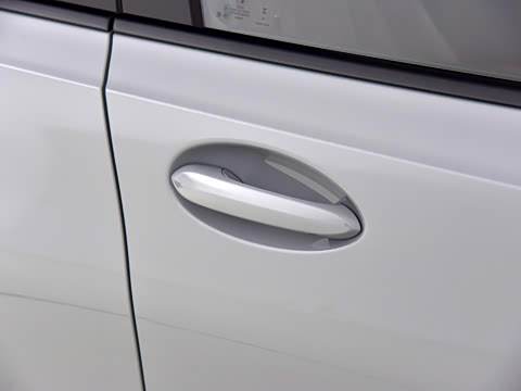 2025�� eDrive 40 L ��ҹ�˶���װ