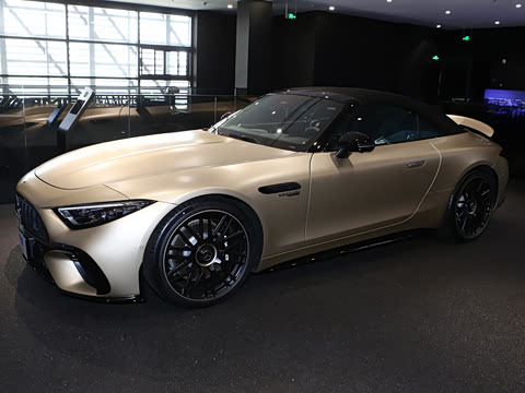 2026�� AMG SL 63 Golden Coast