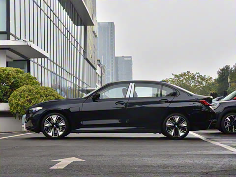 2025�� eDrive 40 L ��ҹ�˶���װ