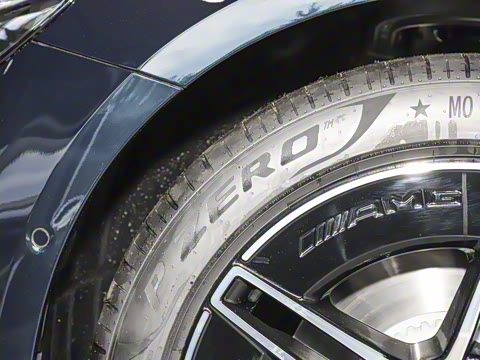 2025�� �Ŀ� E 300 L �����˶���