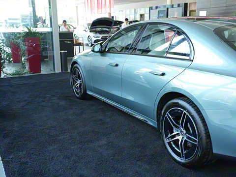 2025�� �Ŀ� E 260 �˶���