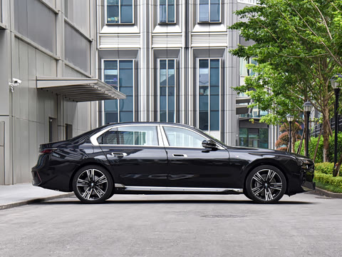2023�� 740Li ������ M�˶���װ