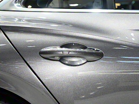 2024�� 4.0T V8 Mulliner