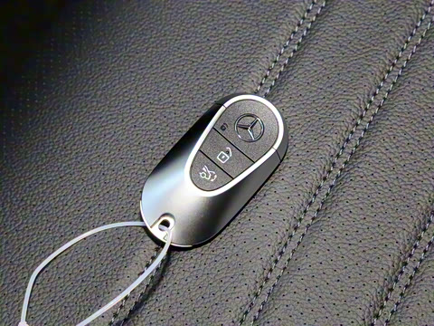 2025�� C 260 L 4MATIC �˶���