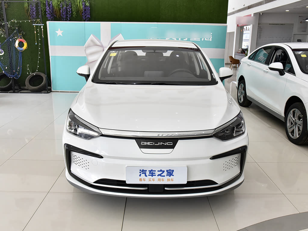 BAIC EU5 I (Plus) Рестайлинг, Седан: фото поколения